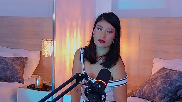 DaphneWayne online show from June 10, 8:18 pm