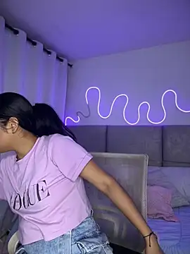 Abrilll2 online show from March 10, 2:15 am