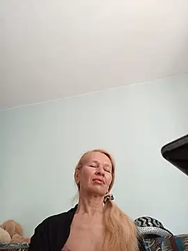 ViktoriaSexi1 online show from May 2, 6:17 am