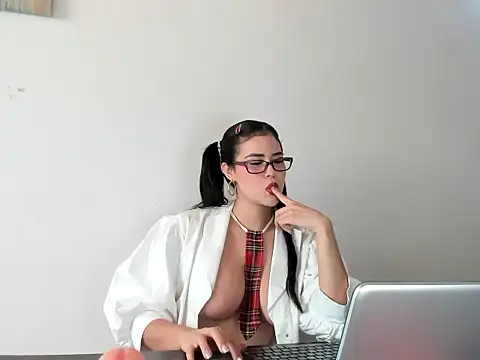 miakary online show from March 11, 3:58 pm