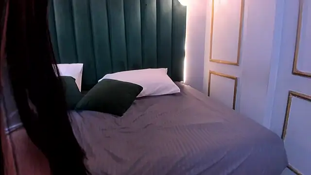 Amara Divine online show from March 17, 1:15 pm