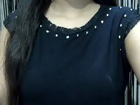NayraG online show from June 15, 2:50 pm