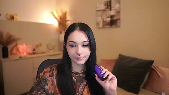 Ellediane18 online show from March 22, 2:12 pm