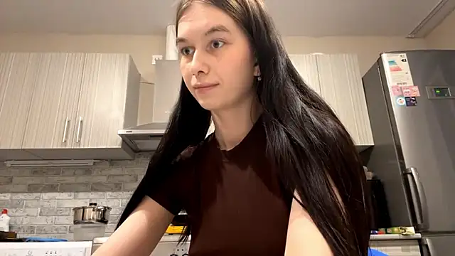 LaraDraggoo online show from March 10, 7:51 pm