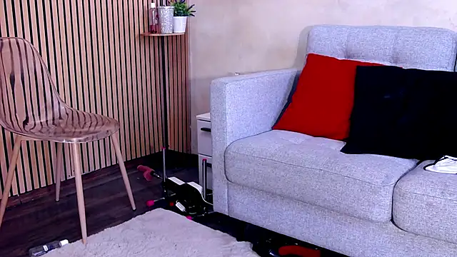 RaniaSnow online show from June 18, 9:14 am