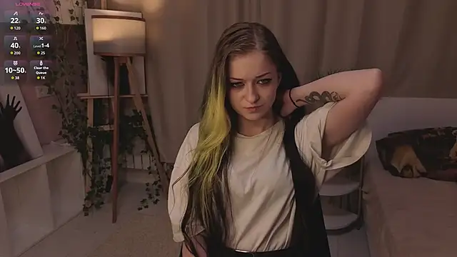 KarriePinilla online show from March 14, 6:14 am