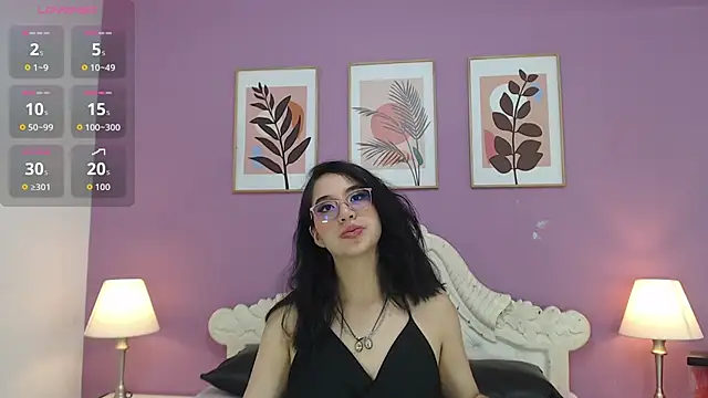 YayaQueen online show from May 1, 12:30 pm
