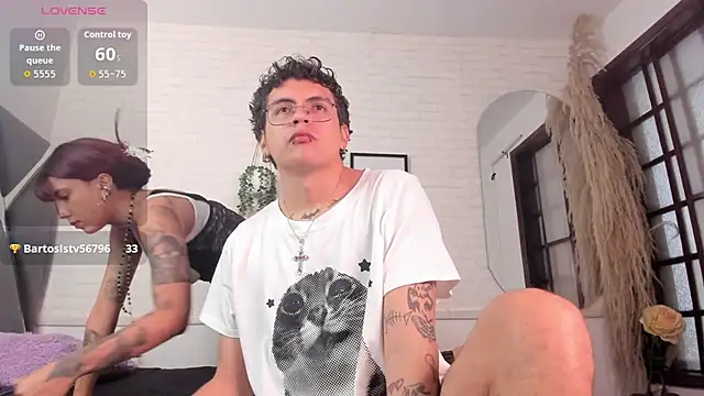dalhia and hades online show from July 24, 11:52 am