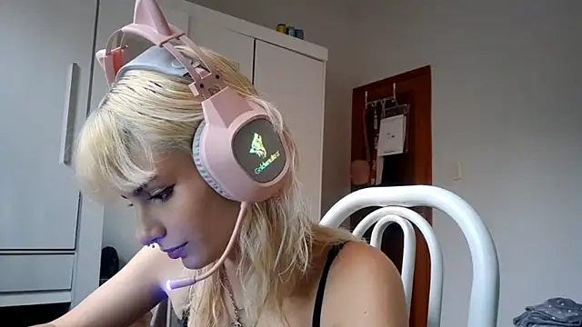 JustinCerqueira online show from March 13, 4:30 pm