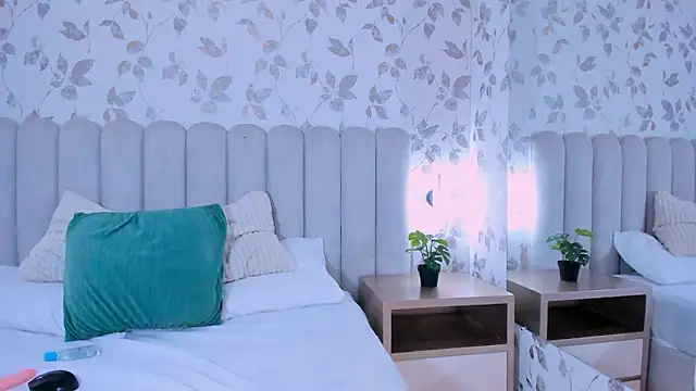 sashadelgado online show from March 13, 2:29 pm