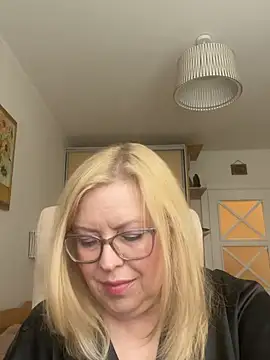 JanieLight53 online show from April 25, 1:41 pm