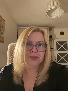 JanieLight53 online show from May 1, 9:40 pm