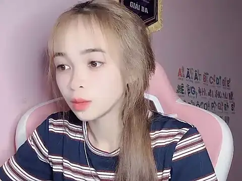 Odile068 online show from March 14, 4:30 pm