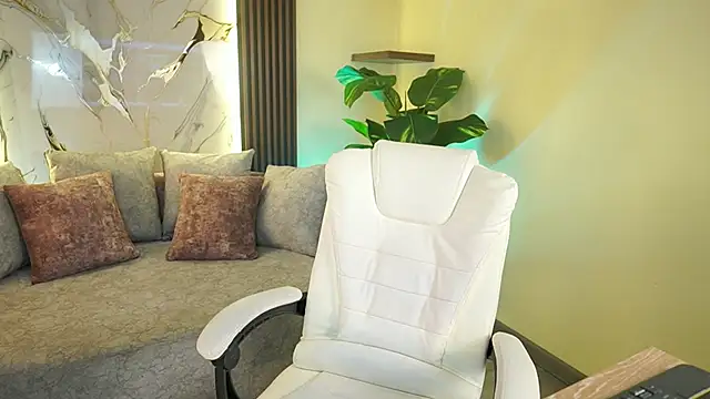 MarianCole online show from March 19, 7:29 pm