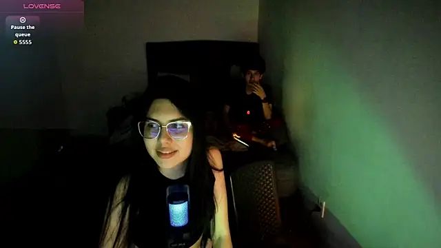 Cloebennet013 online show from April 27, 5:59 am