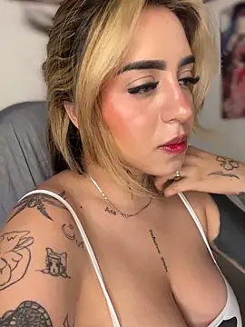 CarolQueen1  online show from April 30, 5:40 pm