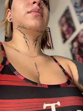 CarolQueen1  online show from May 3, 1:03 pm