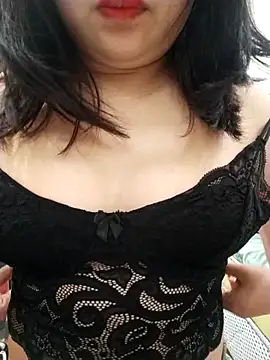 ylulinh online show from March 14, 10:00 pm