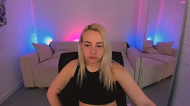 CarolMoor online show from March 18, 9:14 am