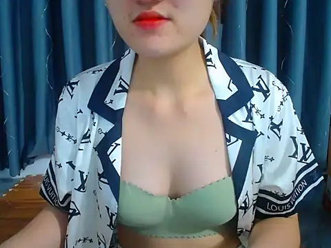 Hanna 202 online show from March 17, 2:10 pm