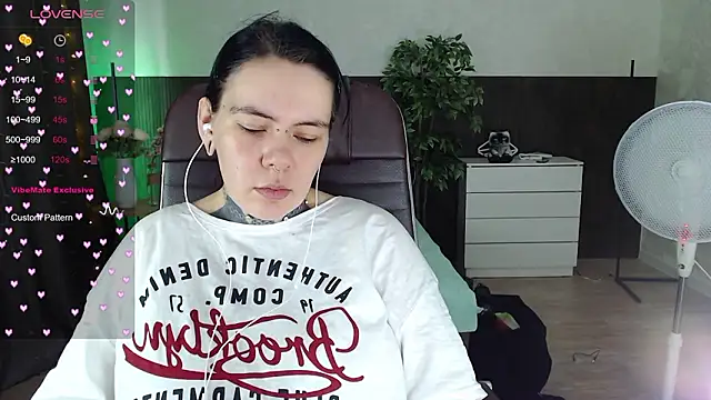 Qwerty Anna Lbo online show from March 17, 6:06 am