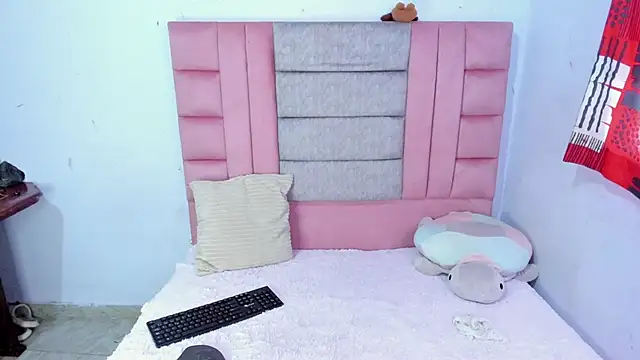 AdaraSmith1 online show from March 9, 2:20 pm