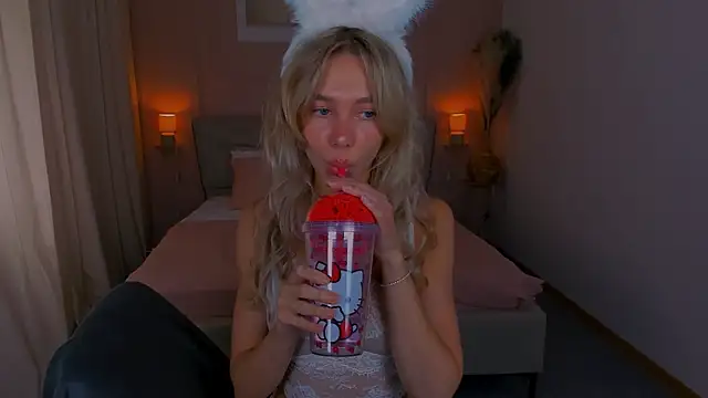 LuluAlis online show from June 24, 2:16 pm