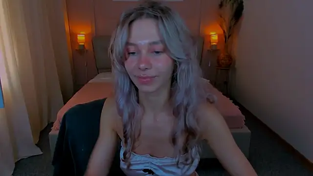 LuluAlis online show from July 12, 3:57 pm