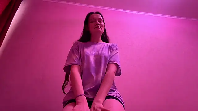 Hannatrai online show from March 17, 2:21 pm