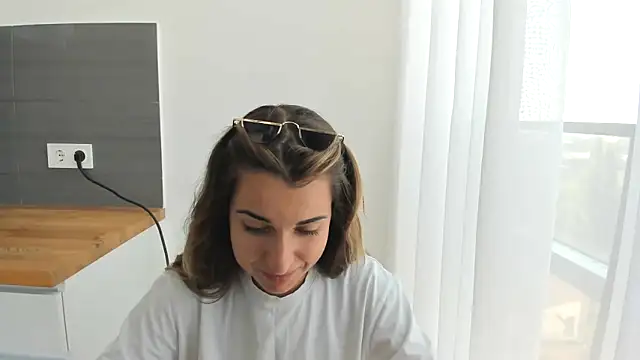 summmmersky1 online show from July 1, 1:21 pm