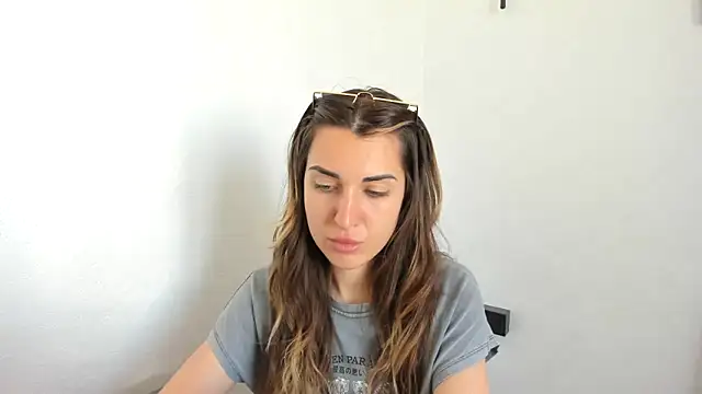 summmmersky1 online show from May 2, 1:47 pm