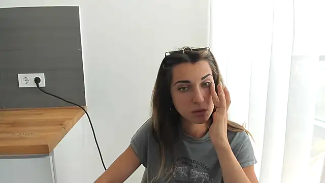 summmmersky1 online show from July 31, 12:50 pm