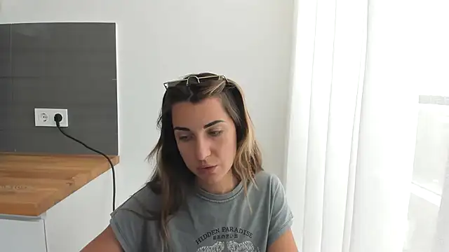 summmmersky1 online show from June 23, 2:26 pm
