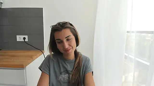 summmmersky1 online show from July 28, 2:13 pm