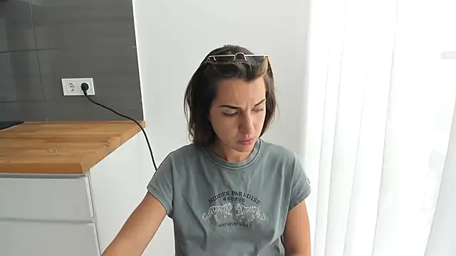 summmmersky1 online show from July 17, 12:42 pm