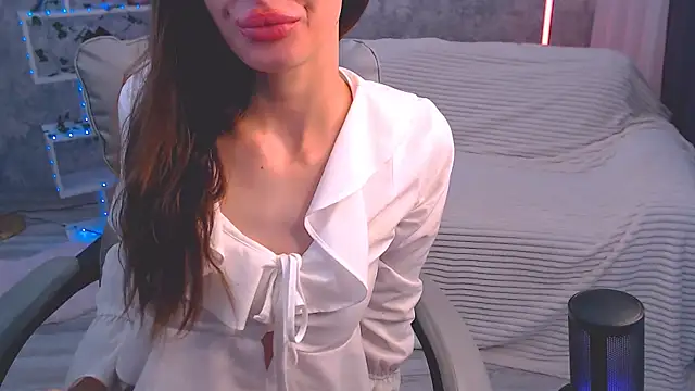 EmiliSkyy online show from July 22, 11:22 am