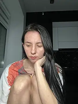 Oliviyaa kiss  online show from March 15, 10:45 pm