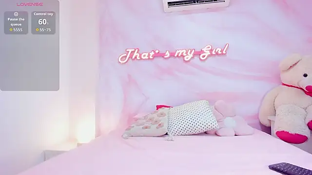 Adalyn Cute online show from August 3, 11:49 am