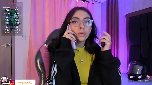 Molly A online show from June 9, 5:01 pm