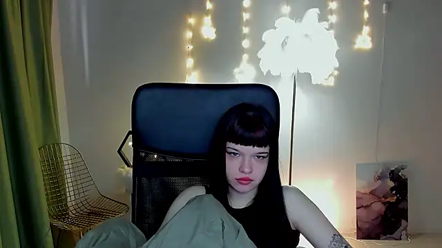 MeganBlosom online show from March 18, 6:40 am