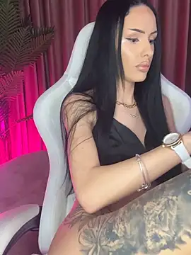 Evelya online show from March 14, 7:15 pm