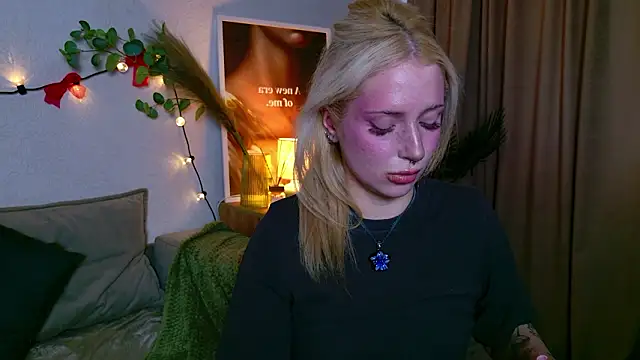 LumLue online show from March 13, 2:18 pm