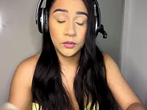 CarolyneSnellings online show from March 18, 3:39 pm