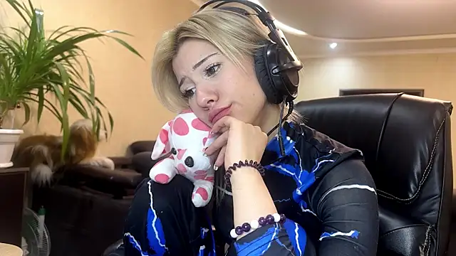 annie1handsome online show from March 18, 5:51 pm