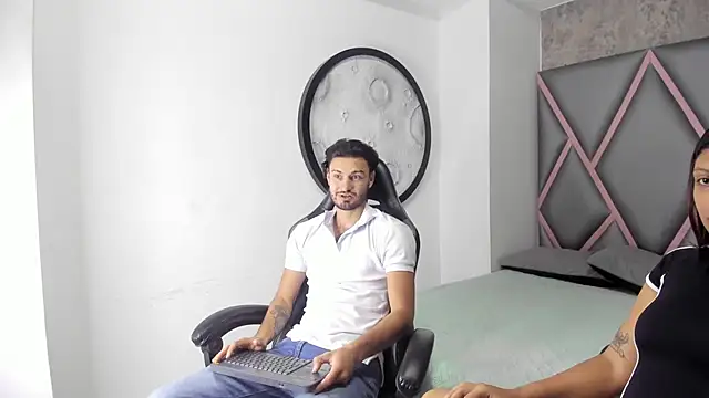 Wolf Kitty online show from April 4, 11:20 am