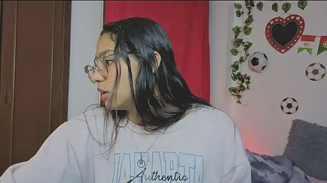 PaulaCutexs online show from July 1, 4:23 am