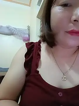 SingleeMomm online show from June 22, 5:54 pm