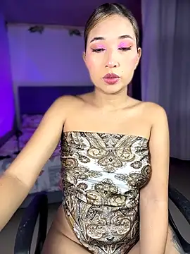 iamkyliewest online show from May 4, 6:06 am