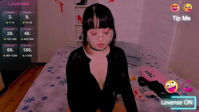 Akiko Yun online show from June 13, 12:52 am