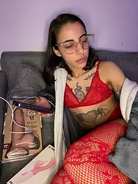 Poison Ivy 29 online show from June 24, 10:20 pm